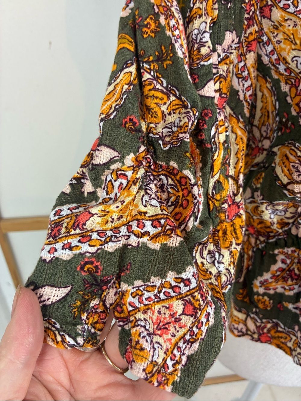 Sam Edelman Cottagecore Paisley Button-Front Blouse w/ruched sleeves - Picture 5 of 14